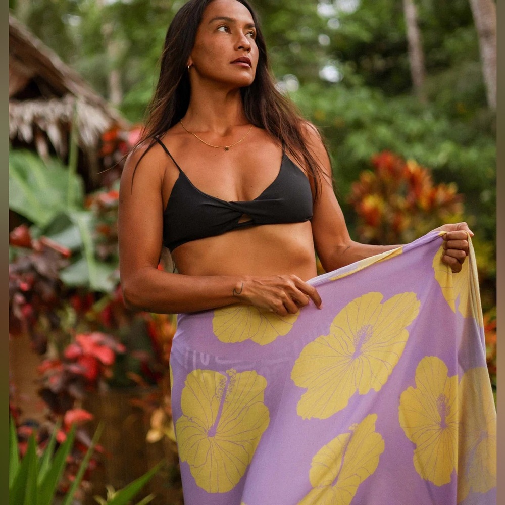 The Coconut Collective Tag Aloha Hibiscus Lemonade Pareo NWT!